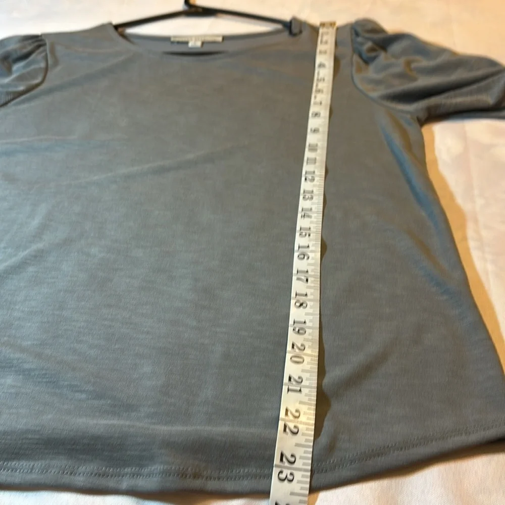 Green Envelope Gray Top with Tie Sleeves Size Medium